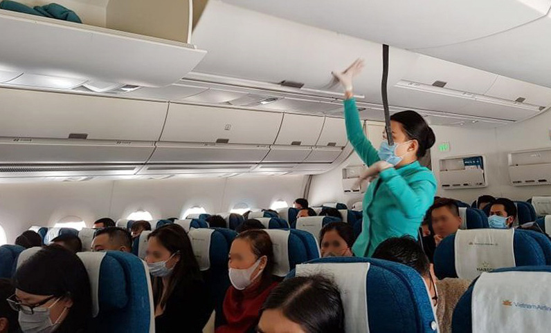 Đề xuất bỏ toàn bộ quy định về giãn cách chỗ ngồi trên máy bay, ôtô - Ảnh 2.