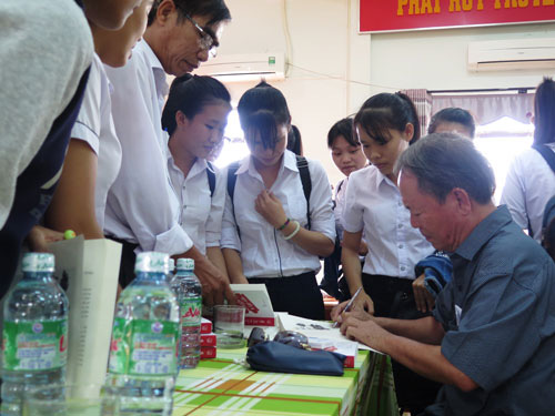 VĨNH BIỆT NHẠC SĨ VŨ ĐỨC SAO BIỂN: Lục huyền cầm đã vắng ai