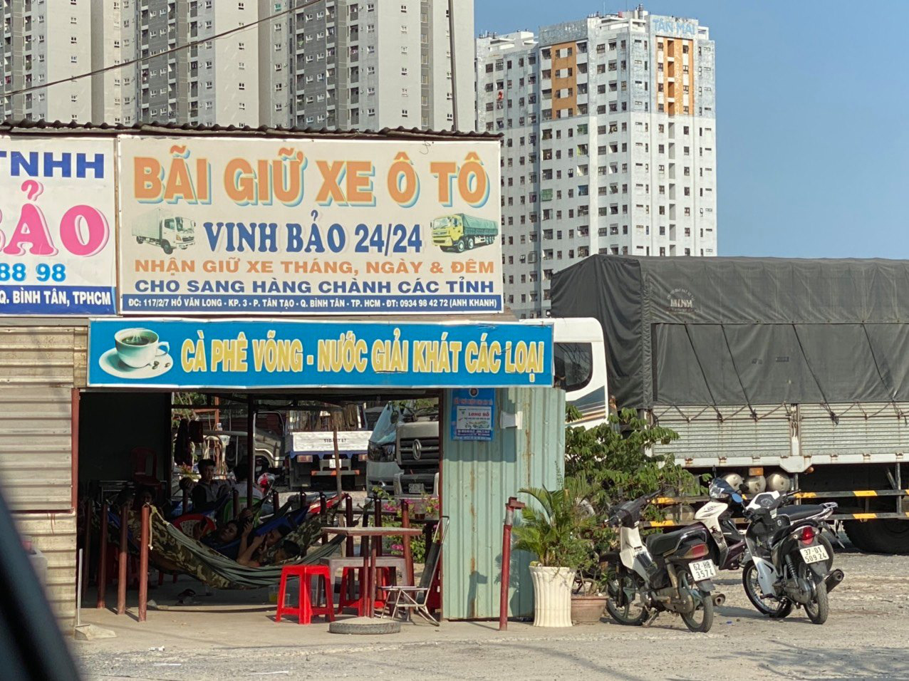 Bị phạt hơn 55 triệu đồng vì giữ xe chặt chém 12,8 triệu đồng - Ảnh 1.