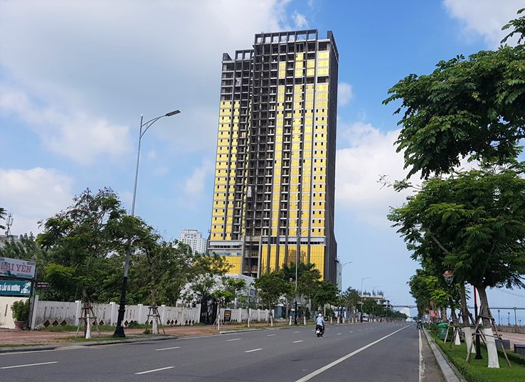 Đ&agrave; Nẵng: Cao ốc g&acirc;y ch&oacute;i mắt lắp k&iacute;nh sai phương &aacute;n kiến tr&uacute;c - Ảnh 3.