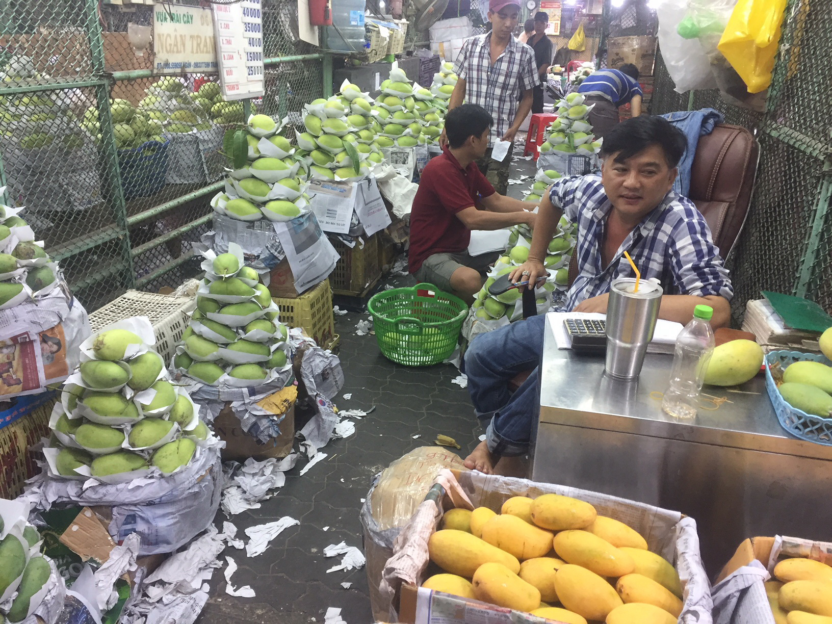 Bà nội trợ "méo mặt" vì nhiều loại rau củ quả tăng giá gần gấp đôi