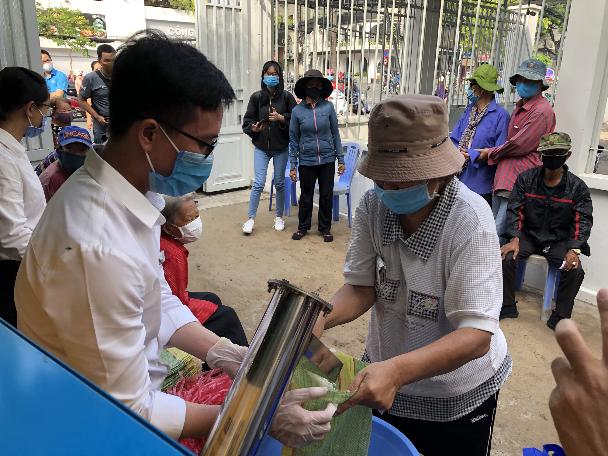 Công nhân nghèo ấm lòng giữa mùa dịch