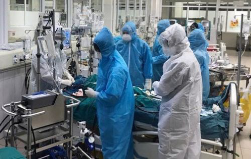 Phi công người Anh có diễn tiến nặng, đe dọa tính mạng