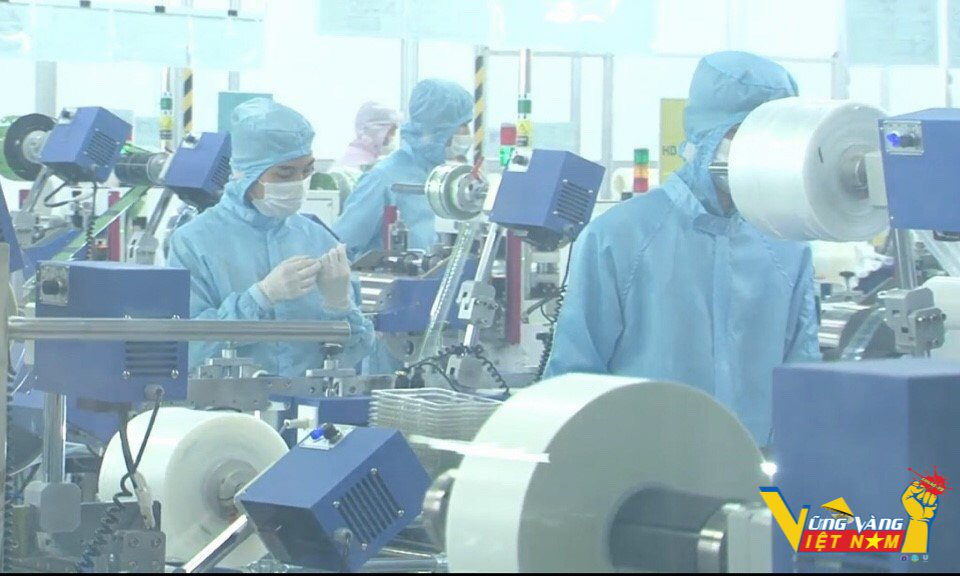 Khu c&ocirc;ng nghiệp &ldquo;chung sống an to&agrave;n&rdquo; c&ugrave;ng Covid-19 - Ảnh 1.