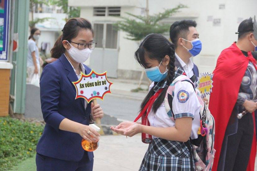 Sở GD-ĐT TP HCM: Học sinh trở lại trường từ ng&agrave;y 1-3 - Ảnh 1.