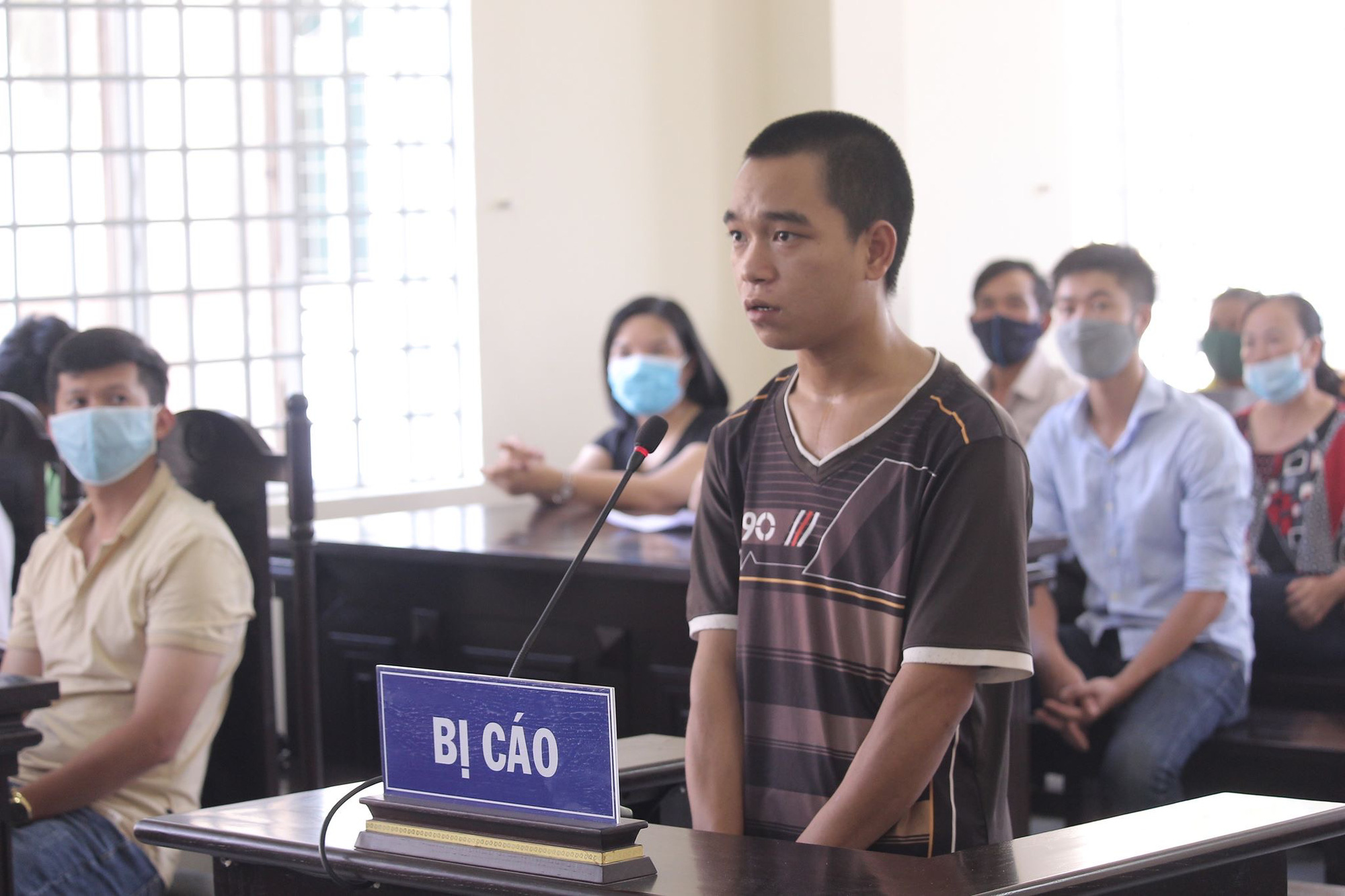 Thanh niên cướp xe, đánh CSGT khi yêu cầu đi cách ly lãnh 9 năm 9 tháng tù