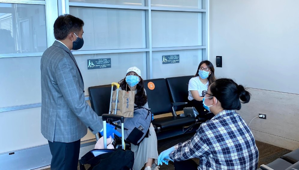 Đằng sau chuyến bay đầu tiên từ Mỹ đưa 343 người Việt về nước - Ảnh 23.