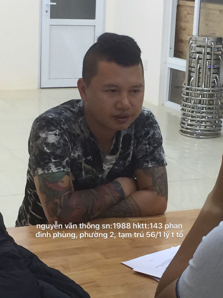 Nhóm đối tượng táo tợn bắt người dùng vũ lực ép một phụ nữ ký giấy nợ - Ảnh 3.
