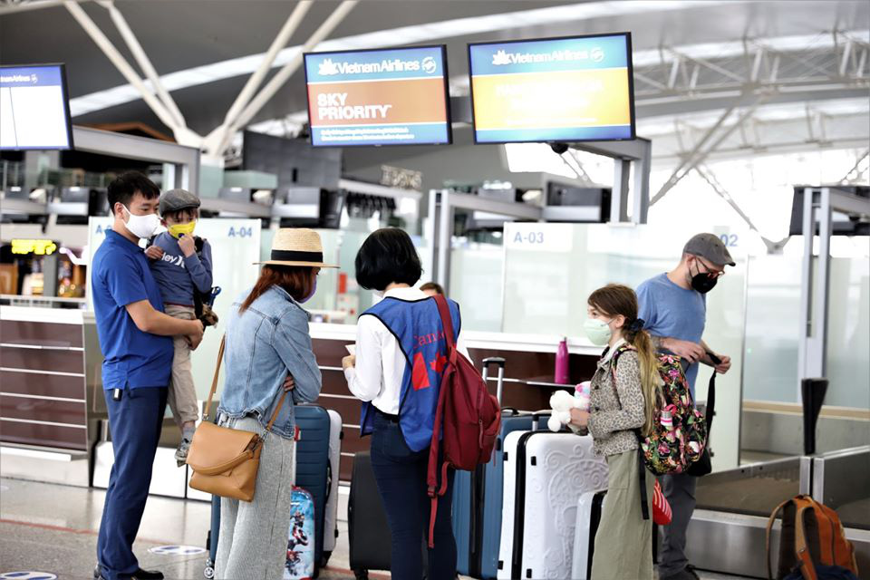 Đưa 276 công dân Việt Nam từ Canada về nước - Ảnh 3.