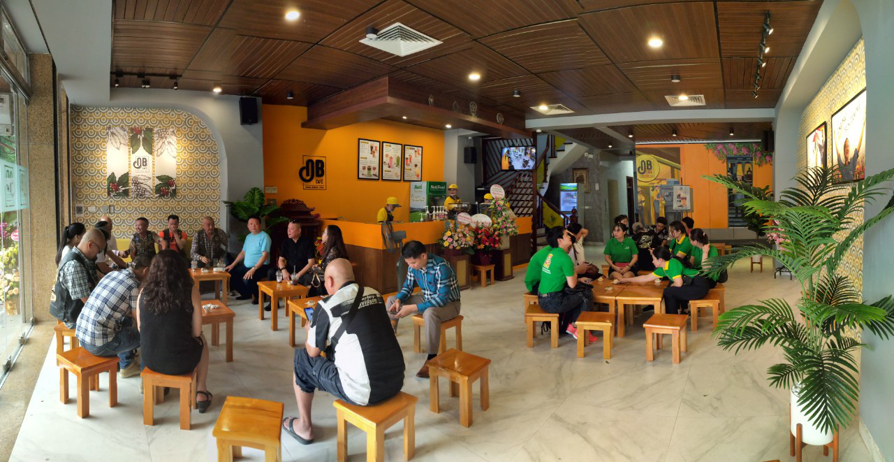 C&agrave; ph&ecirc; &Ocirc;ng Bầu khai trương cửa h&agrave;ng đầu ti&ecirc;n tại H&agrave; Nội  - Ảnh 2.