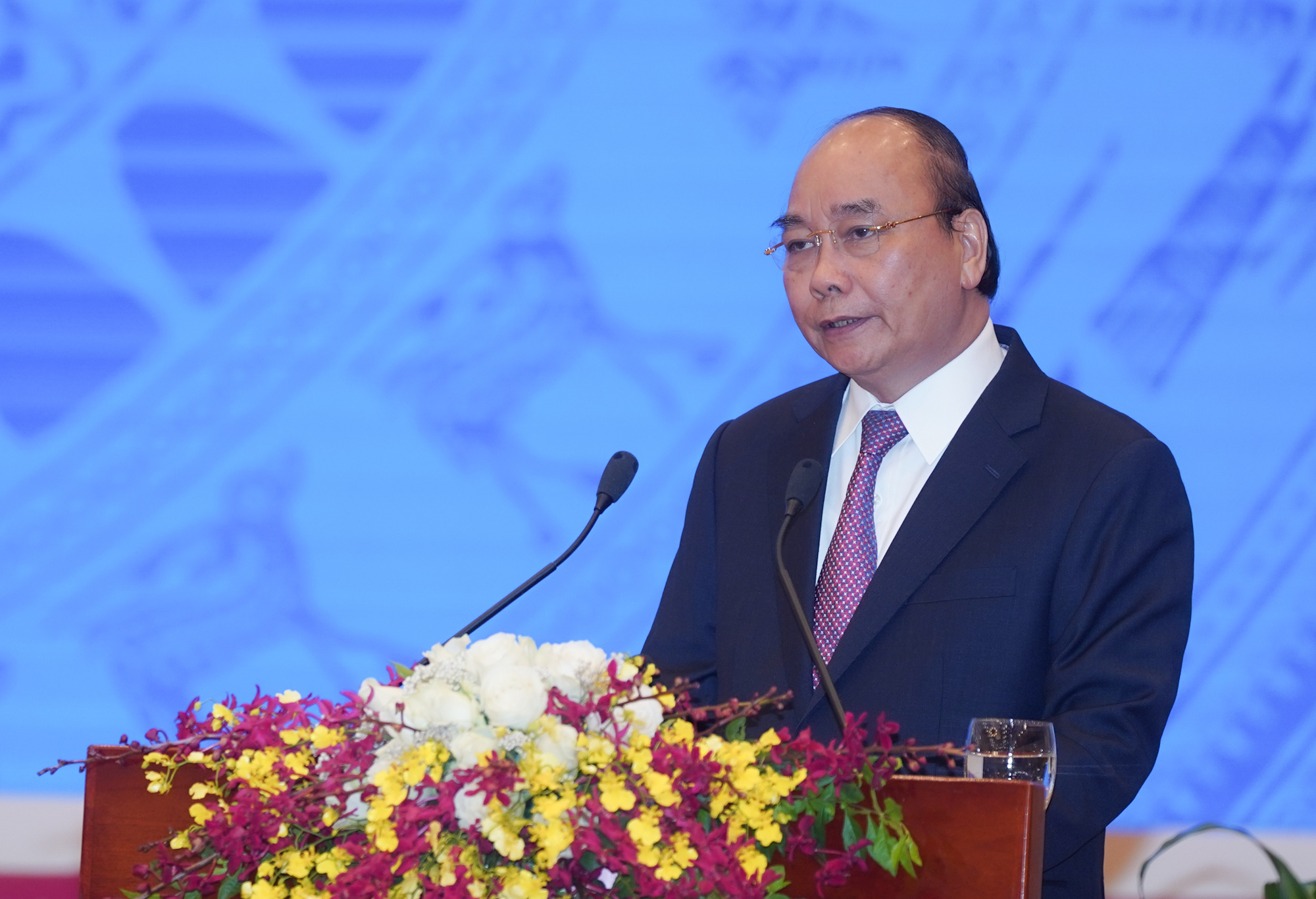 Thủ tướng Chính phủ dẫn bài thơ "Tự khuyên mình" tại hội nghị với doanh nghiệp
