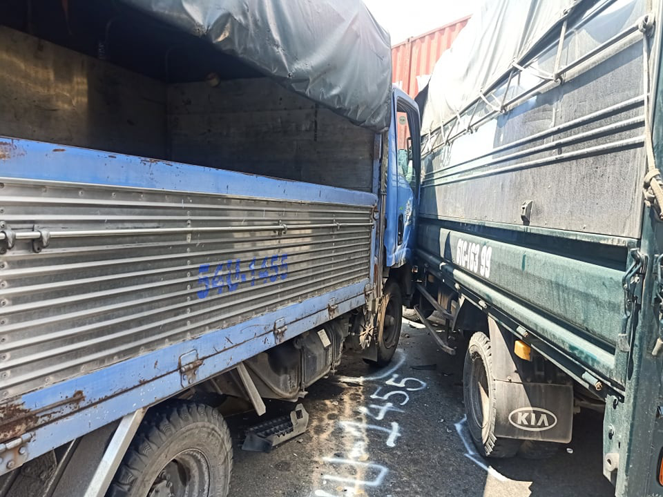 TP HCM: 11 &ocirc;t&ocirc; t&ocirc;ng nhau tr&ecirc;n cầu, giao th&ocirc;ng rối loạn - Ảnh 1.