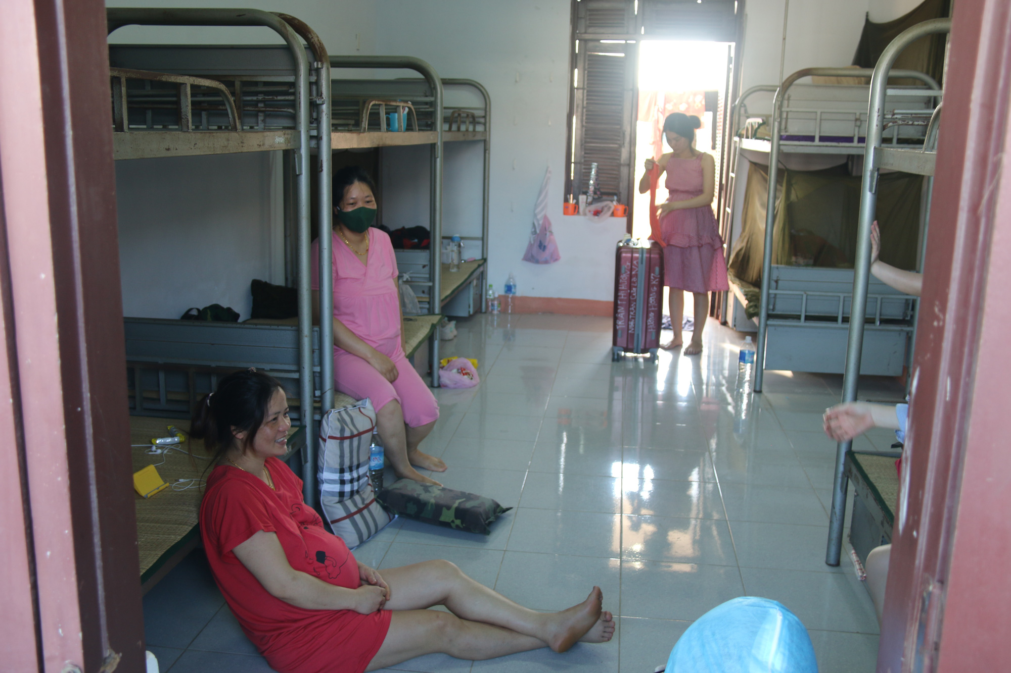 Tất cả bà bầu về từ Đài Loan đều âm tính, 1 người chuyển dạ - Ảnh 1.