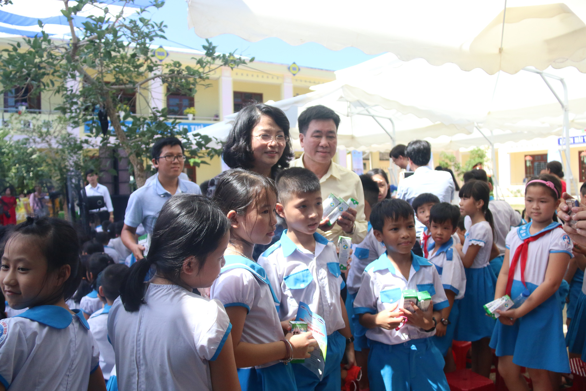 Phó Chủ tịch nước đem niềm vui cho trẻ em Quảng Nam nhân ngày Tết thiếu nhi