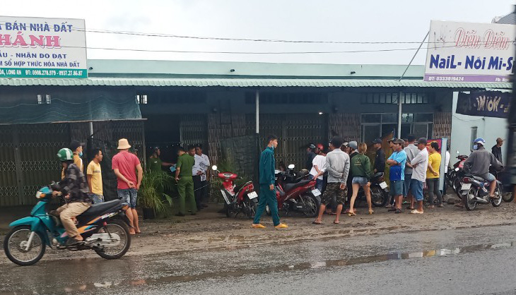 Nữ chủ quán cà phê nằm chết bất thường trong nhà vệ sinh