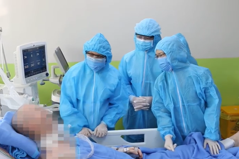 Phi công người Anh nhớ được mật khẩu điện thoại, máy tính bảng