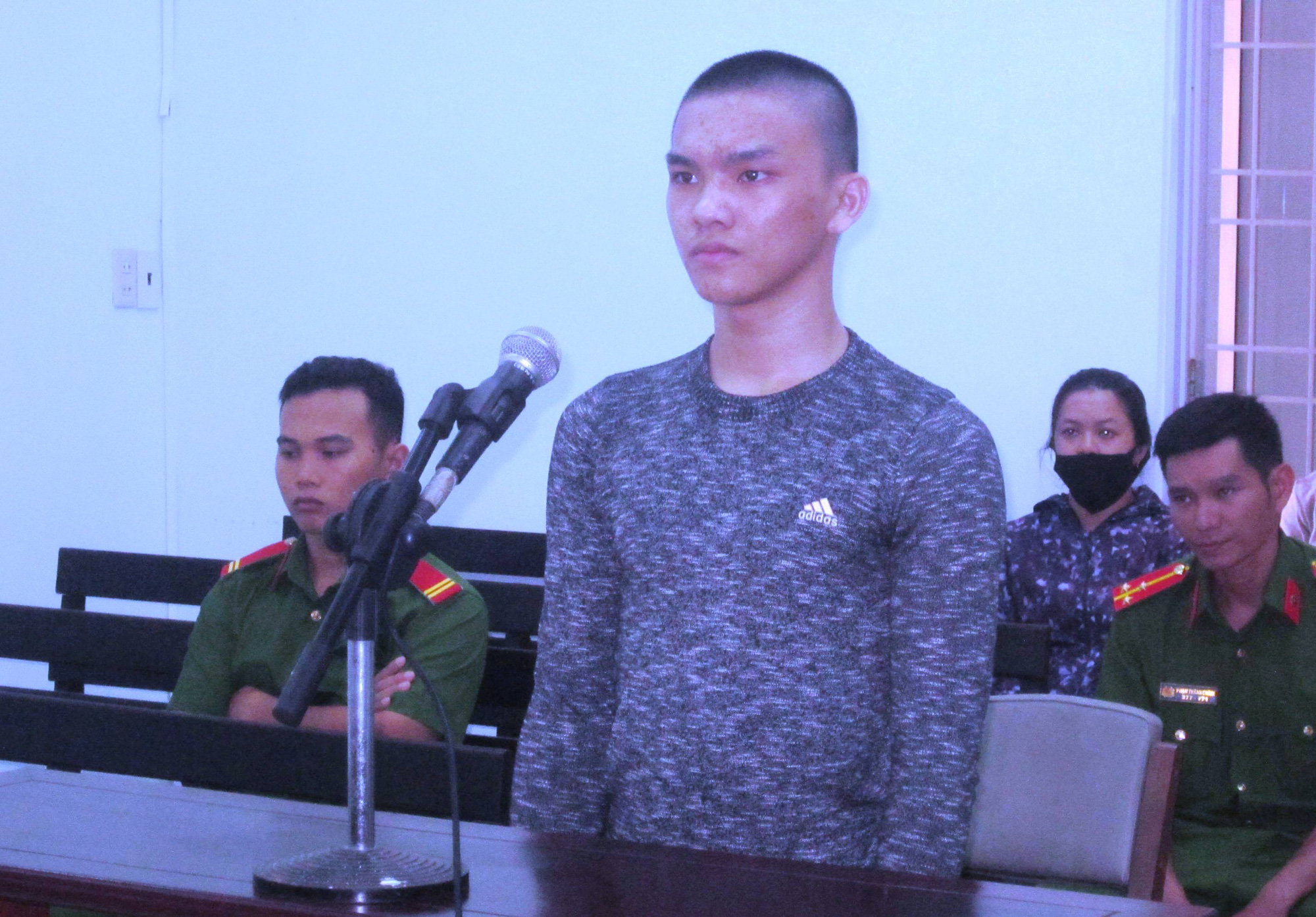 Tuyên án tử hình kẻ giết mẹ và em trai vì tưởng là... ma