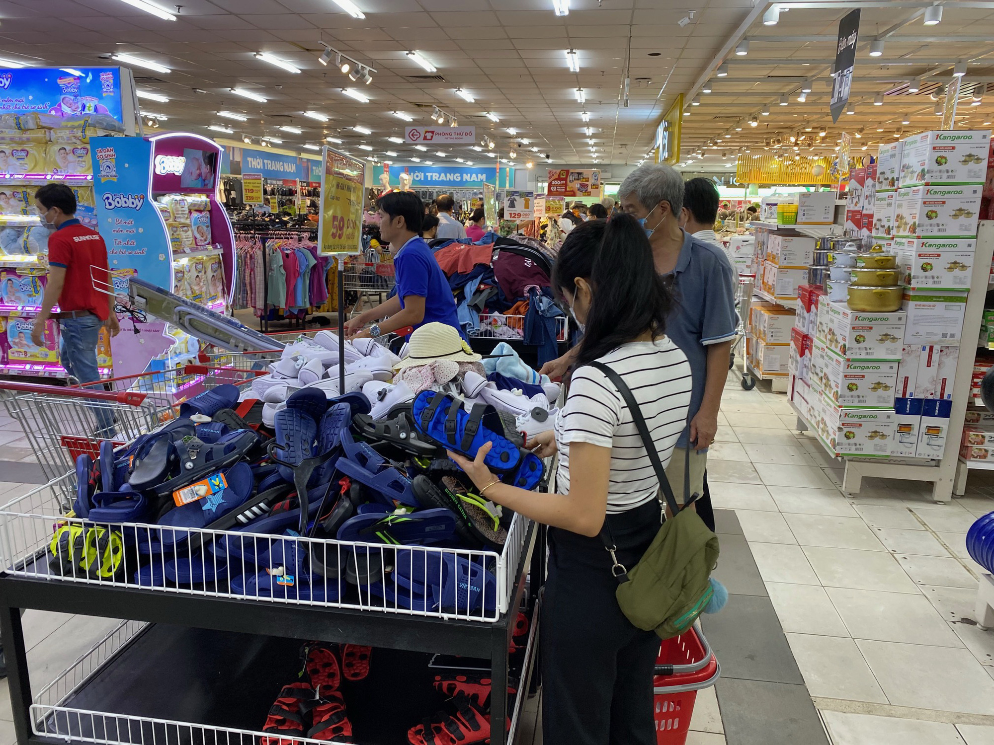 Big C Miền Đông xả hàng trước ngày đóng cửa