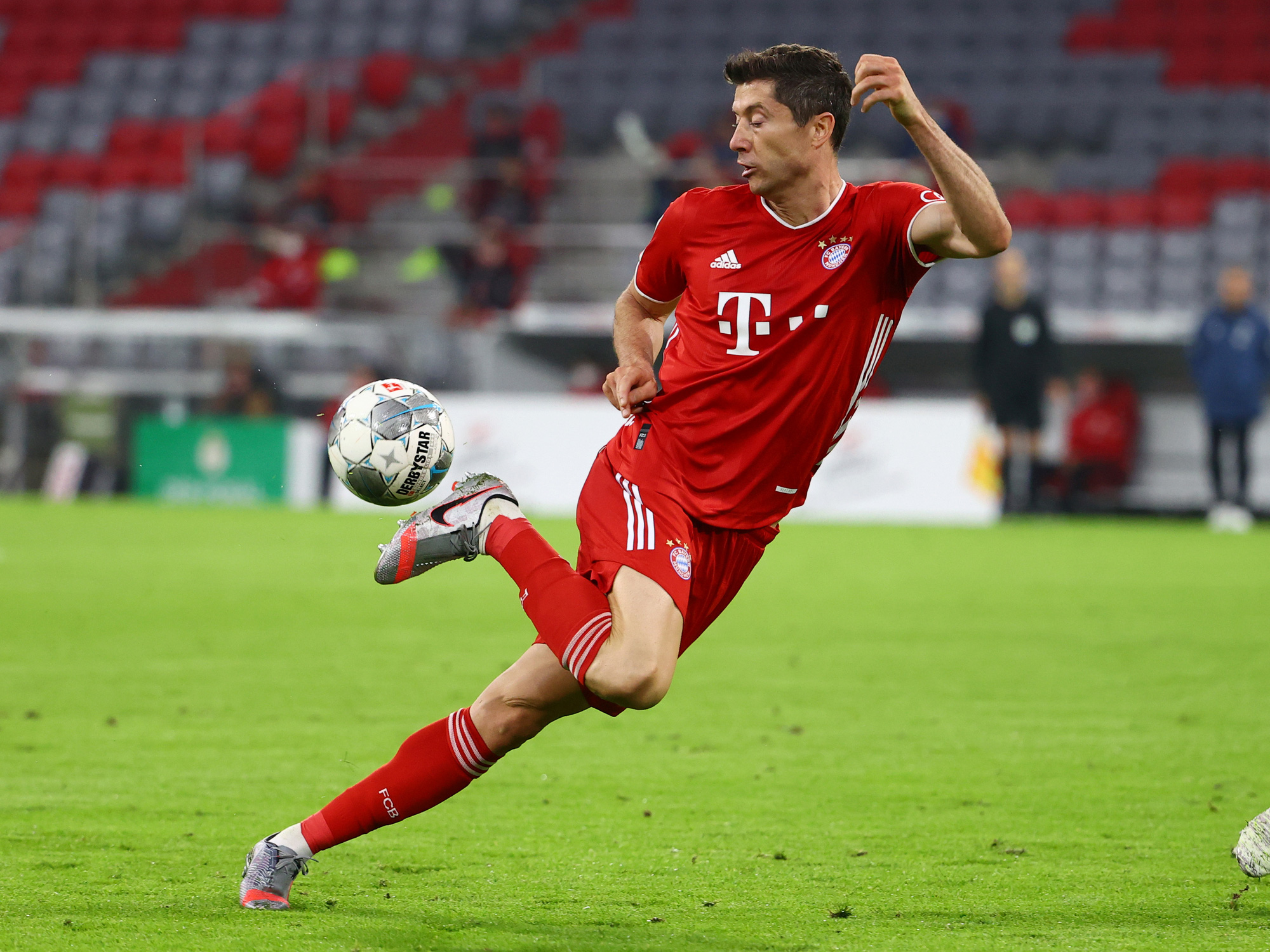 Giành vé dự chung kết DFB Pokal, Bayern Munich hướng tới "cú ăn ba" lịch sử