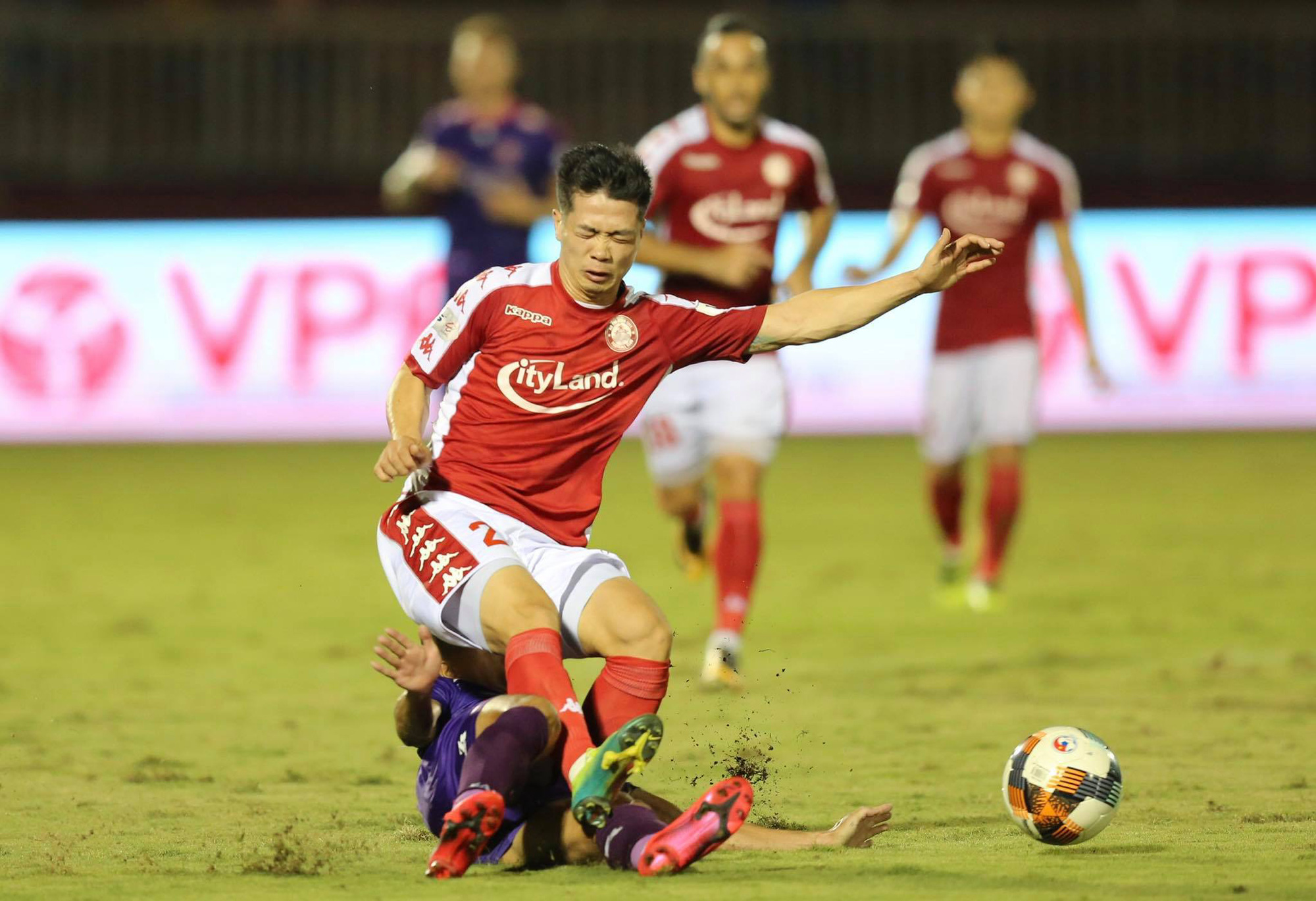 Công Phượng thất bại trận derby Sài thành, ĐKVĐ Hà Nội bị "tân binh" cầm hòa đáng tiếc