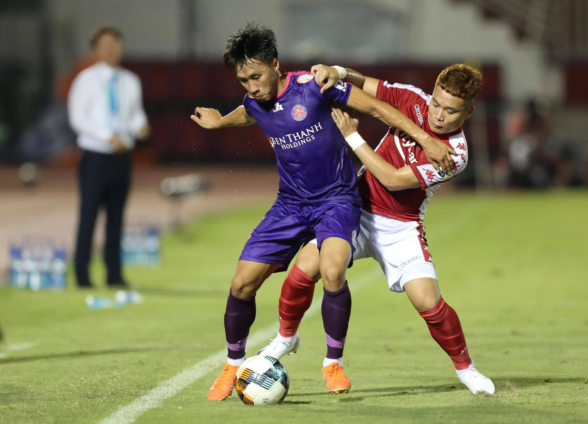 Công Phượng thất bại trận derby Sài thành, ĐKVĐ Hà Nội bị tân binh cầm hòa đáng tiếc - Ảnh 4.