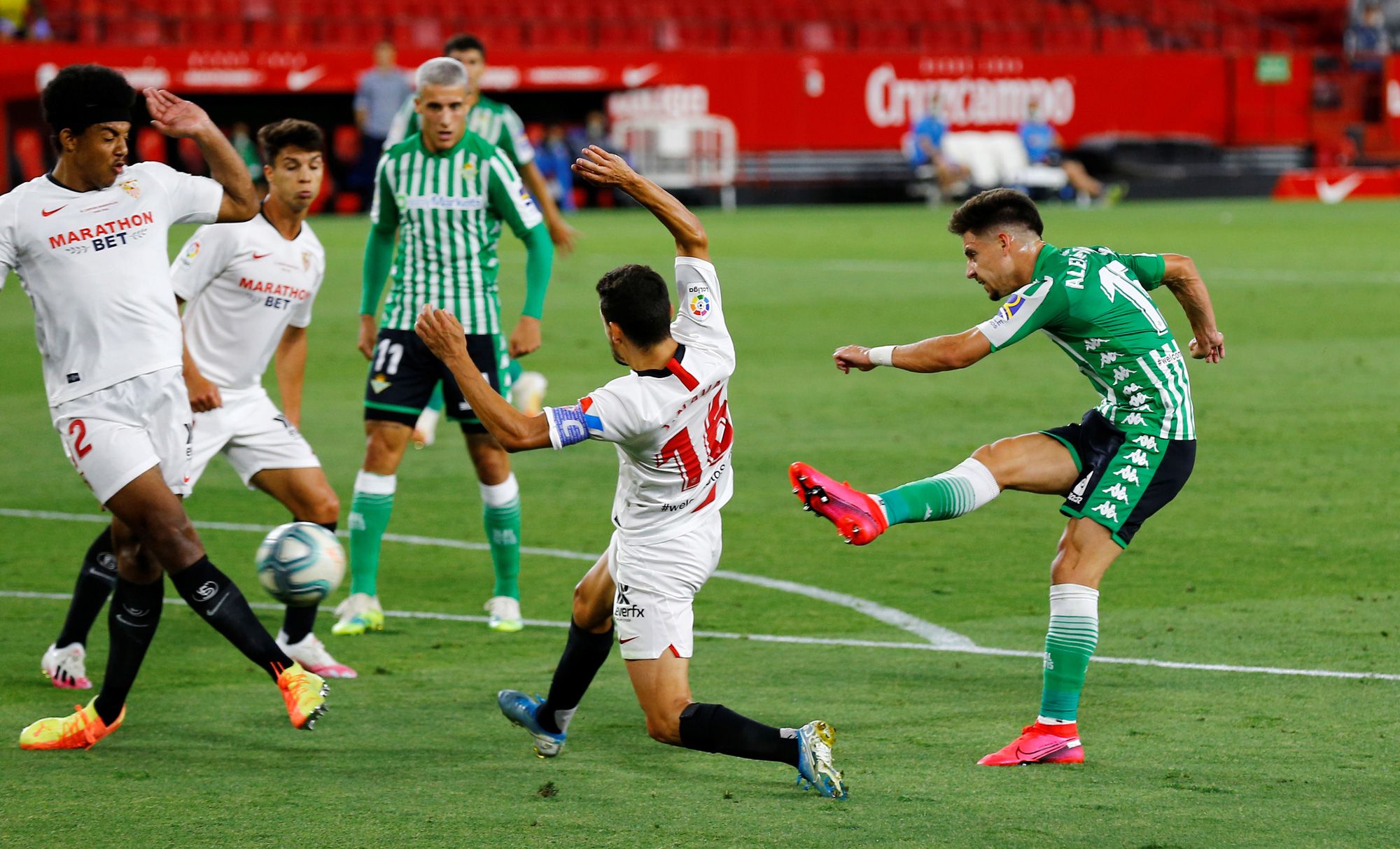 Ronaldo Argentina lập c&ocirc;ng, Sevilla thắng tưng bừng ng&agrave;y La Liga trở lại - Ảnh 1.