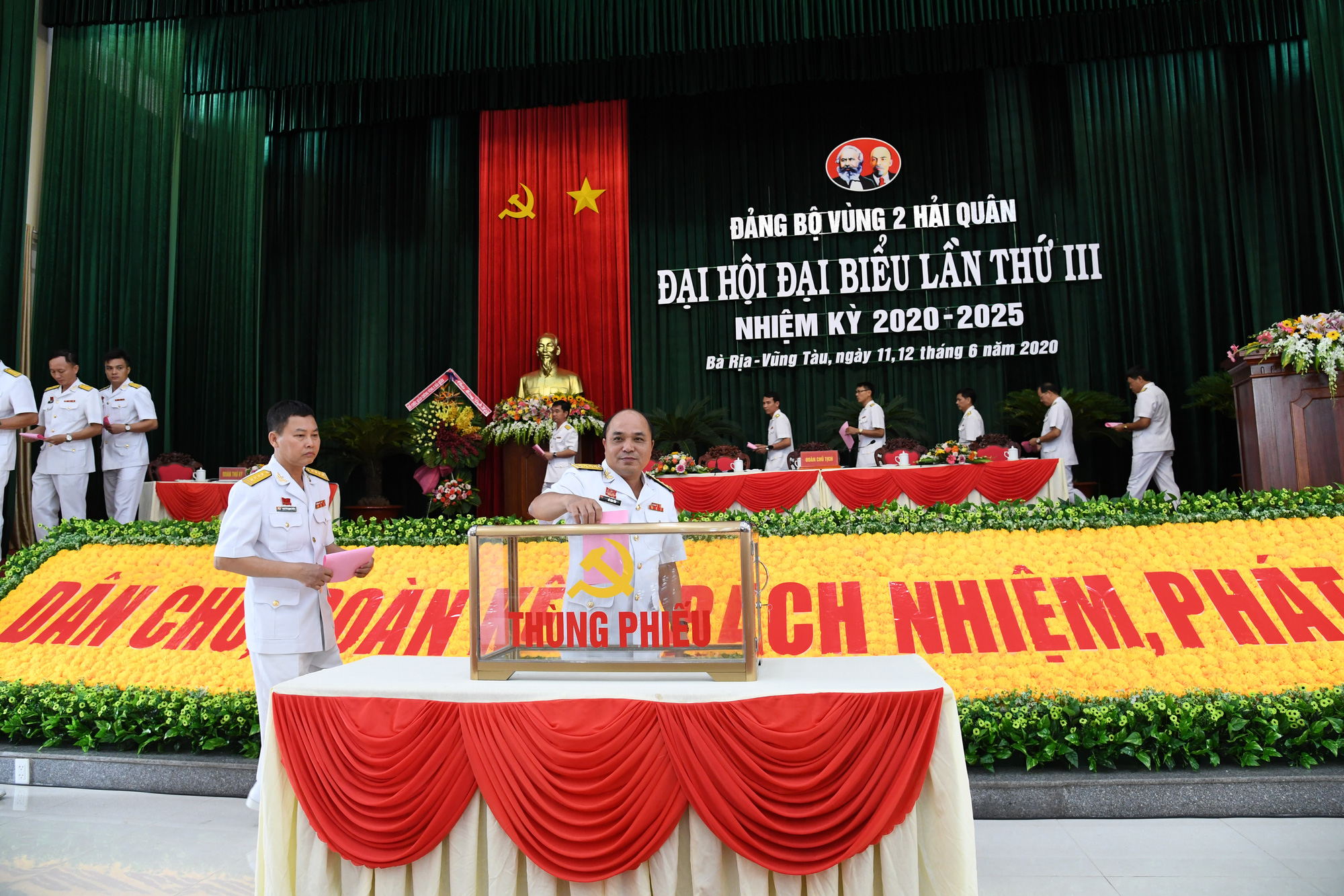 Bế mạc Đại hội đại biểu Đảng bộ V&ugrave;ng 2 Hải qu&acirc;n  - Ảnh 1.