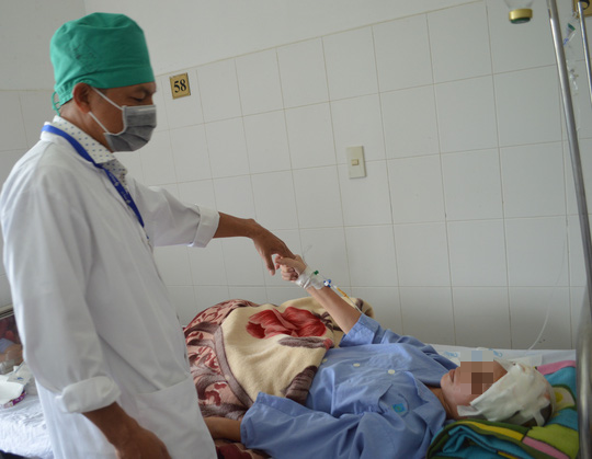 Cứu sống người phụ nữ c&oacute; khối u n&atilde;o to bằng quả trứng g&agrave; - Ảnh 3.