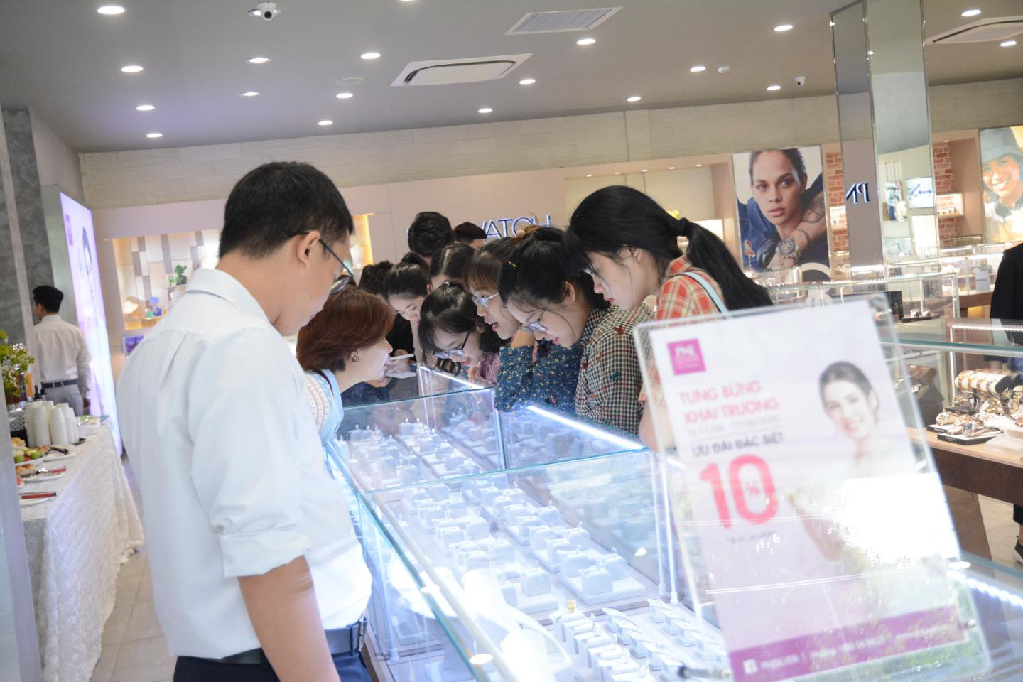 PNJ đồng loạt khai trương 9 cửa h&agrave;ng mới trong 1 ng&agrave;y - Ảnh 2.