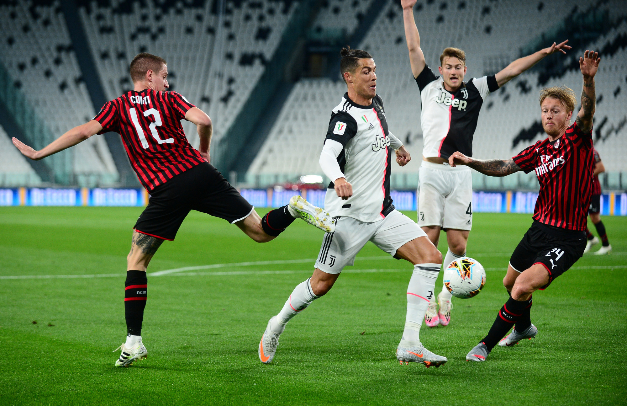 Ronaldo hỏng phạt đền, Juventus ph&aacute; kỷ lục dự chung kết Coppa Italia - Ảnh 4.