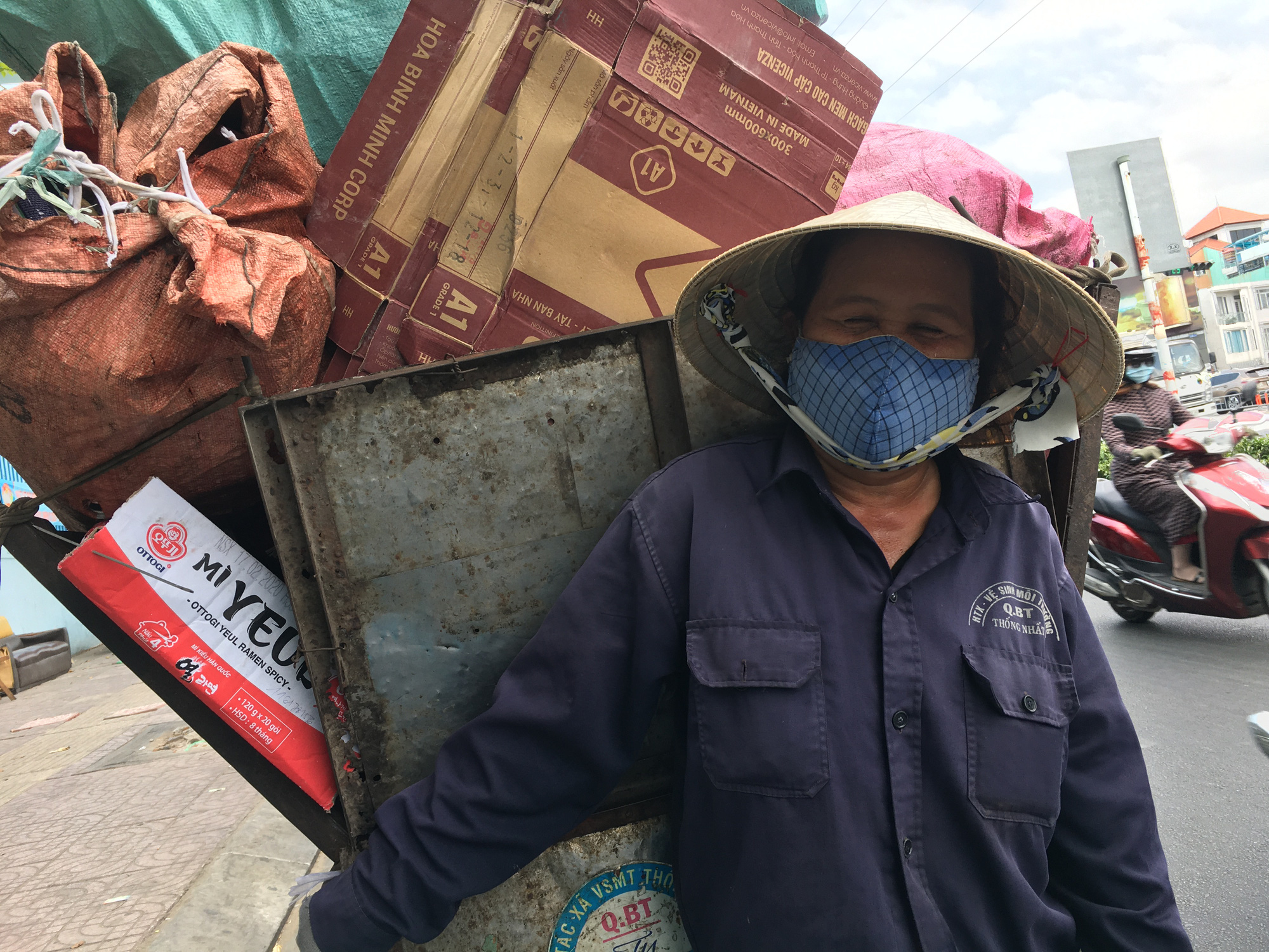 Cân rác tính tiền, nghe thì sốc nhưng...