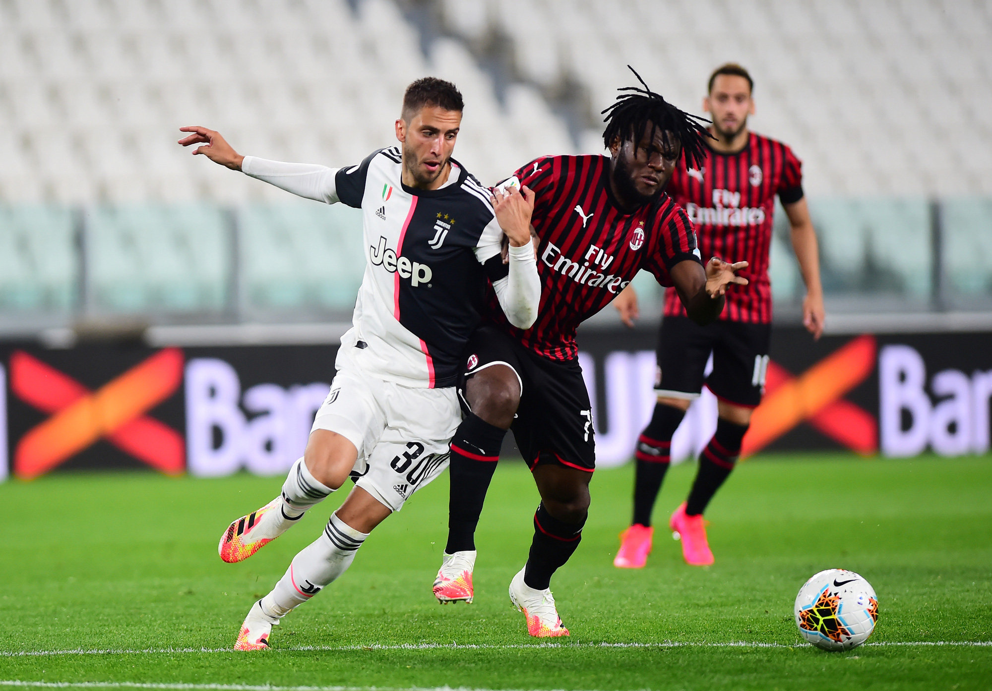 Ronaldo hỏng phạt đền, Juventus ph&aacute; kỷ lục dự chung kết Coppa Italia - Ảnh 3.
