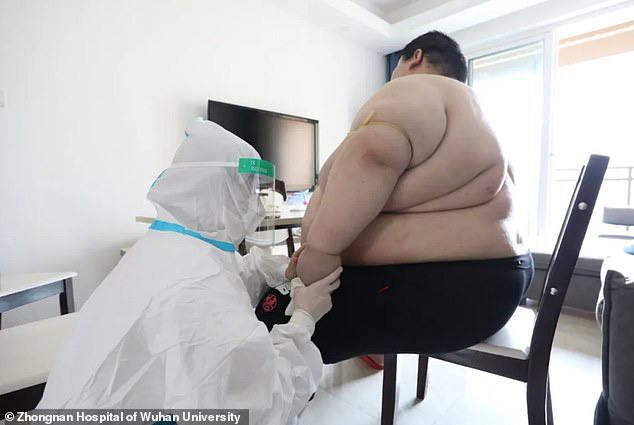 Thanh ni&ecirc;n Trung Quốc cấp cứu do tăng 100 kg trong 5 th&aacute;ng trốn dịch - Ảnh 3.