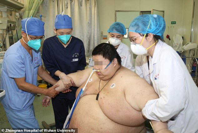 Thanh ni&ecirc;n Trung Quốc cấp cứu do tăng 100 kg trong 5 th&aacute;ng trốn dịch - Ảnh 4.