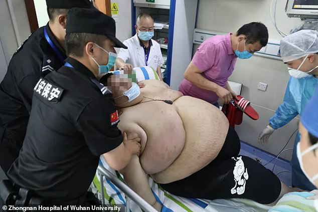 Thanh ni&ecirc;n Trung Quốc cấp cứu do tăng 100 kg trong 5 th&aacute;ng trốn dịch - Ảnh 5.