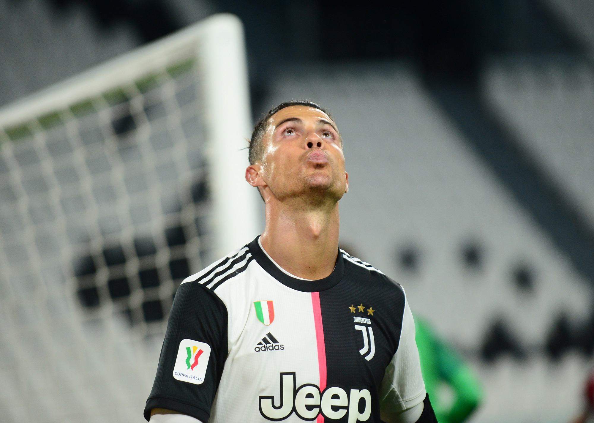 Ronaldo hỏng phạt đền, Juventus ph&aacute; kỷ lục dự chung kết Coppa Italia - Ảnh 5.
