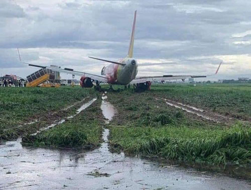 Máy bay trượt khỏi đường băng Tân Sơn Nhất: Tạm thu bằng lái 2 phi công