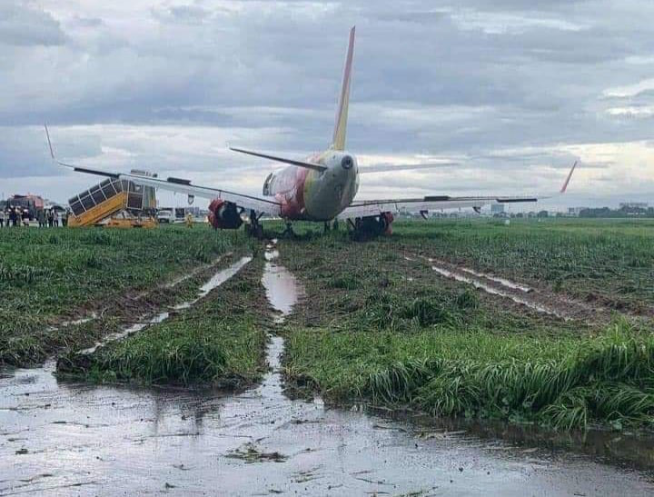 Máy bay trượt khỏi đường băng Tân Sơn Nhất: Vietjet lên tiếng xin lỗi