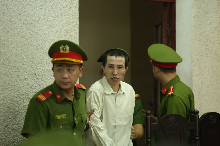 Ho&atilde;n phi&ecirc;n to&agrave; mẹ nữ sinh giao g&agrave; v&agrave; đồng phạm - Ảnh 3.