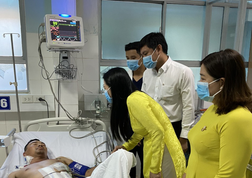 Một dân quân tự vệ ở Củ Chi bị cướp đâm trọng thương