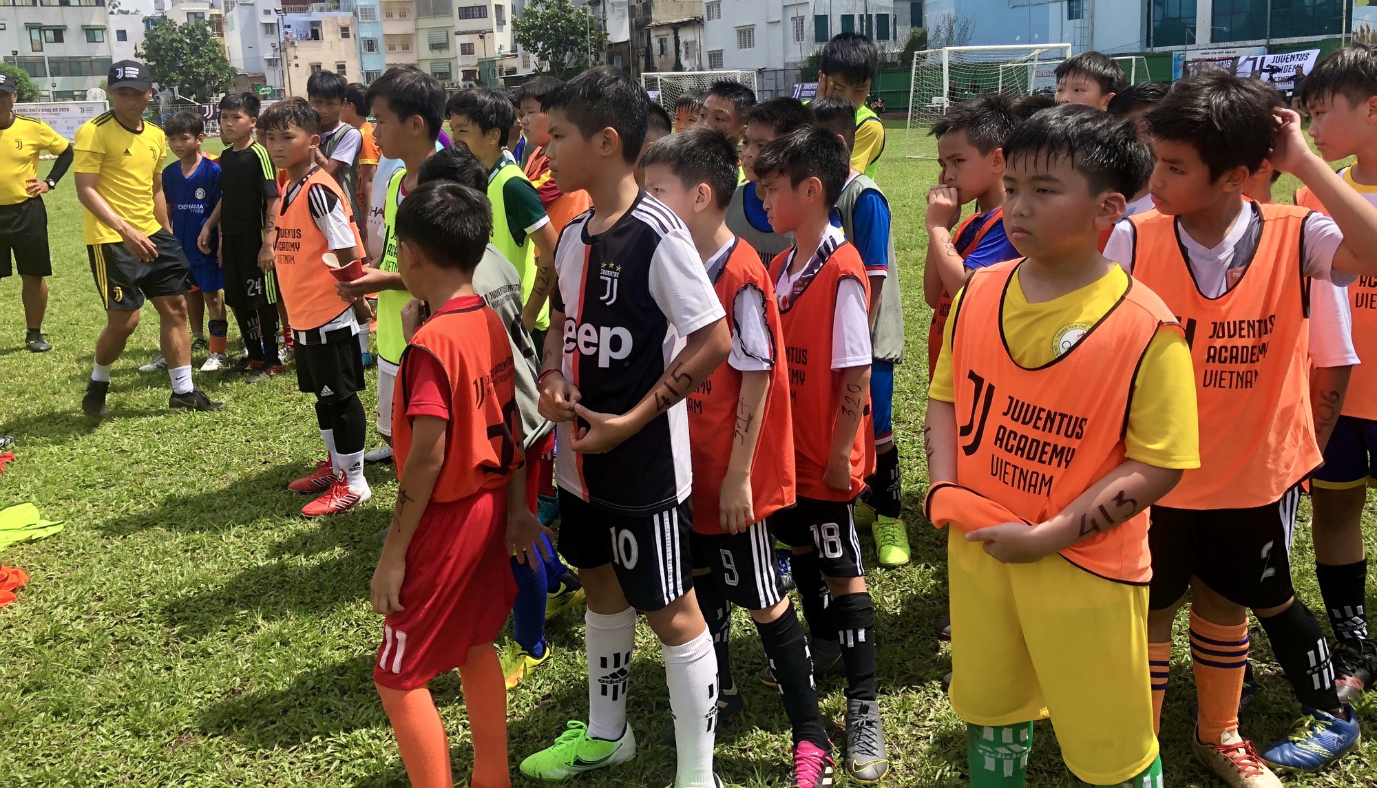 500 cầu thủ nh&iacute; so t&agrave;i, hy vọng lọt v&agrave;o học viện Juventus Việt Nam - Ảnh 2.