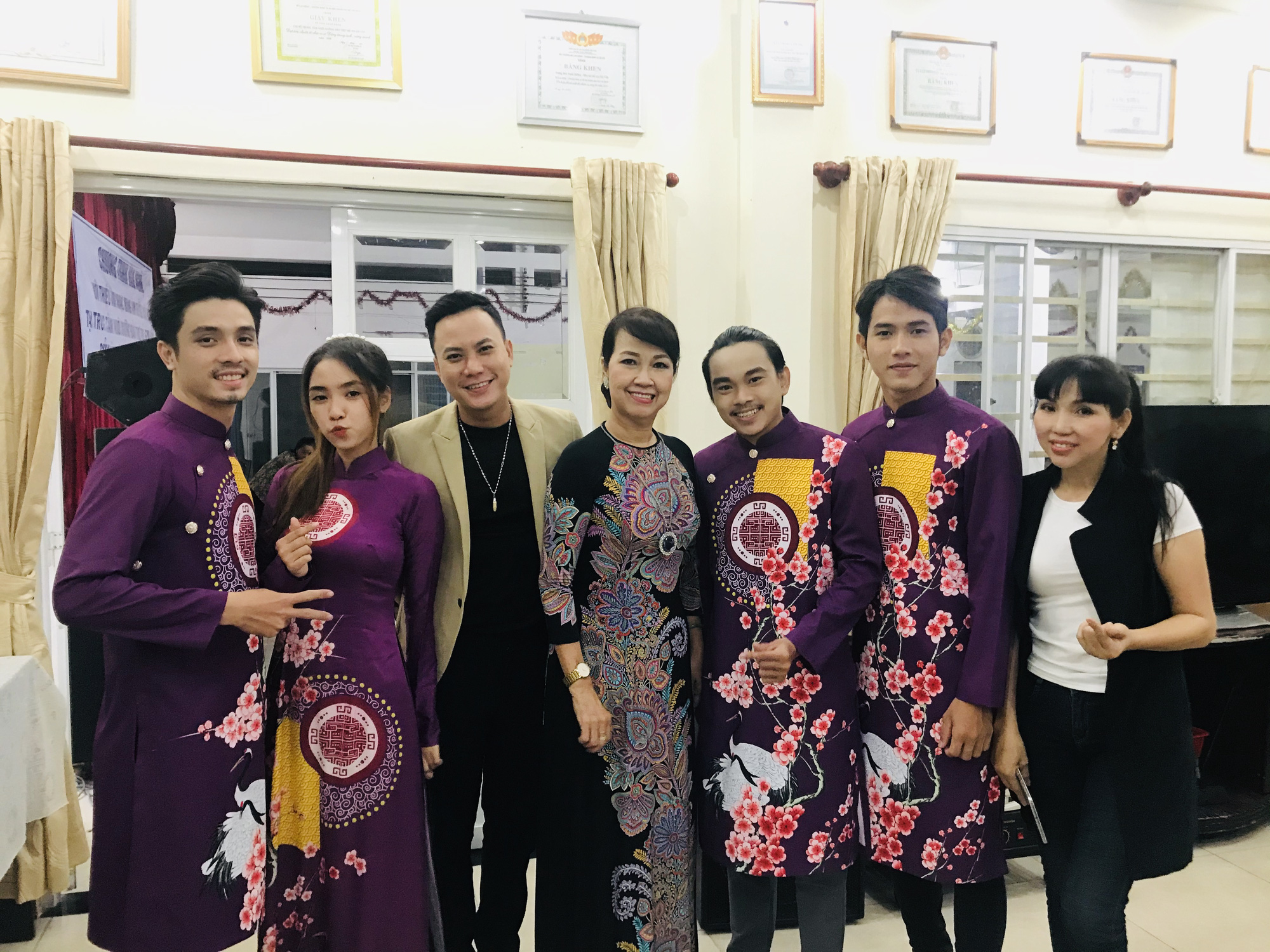 Nghệ sĩ Thanh Hằng đem tiếng hát đến trẻ em mồ côi - Ảnh 7.