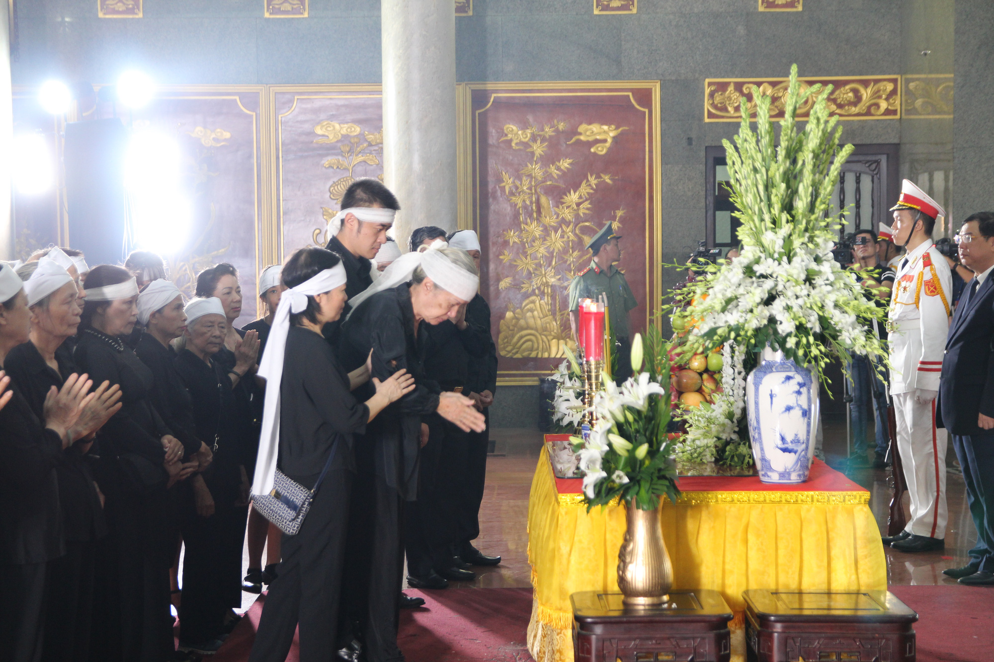 Bắt đầu lễ viếng &ocirc;ng Trần Quốc Hương - Ảnh 6.