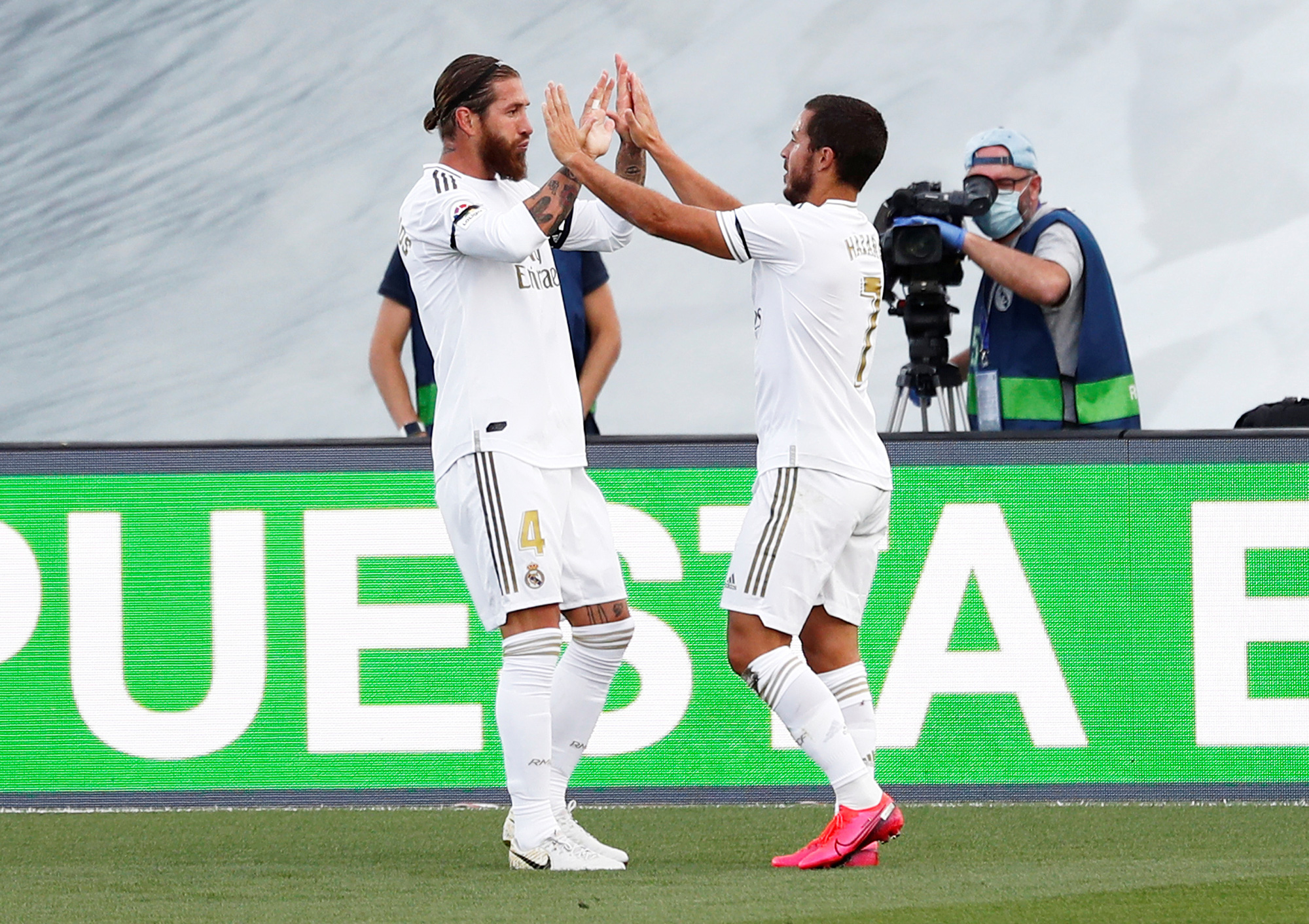 Dải ng&acirc;n h&agrave; tỏa s&aacute;ng, Real Madrid &aacute;p s&aacute;t ng&ocirc;i đầu La Liga - Ảnh 5.