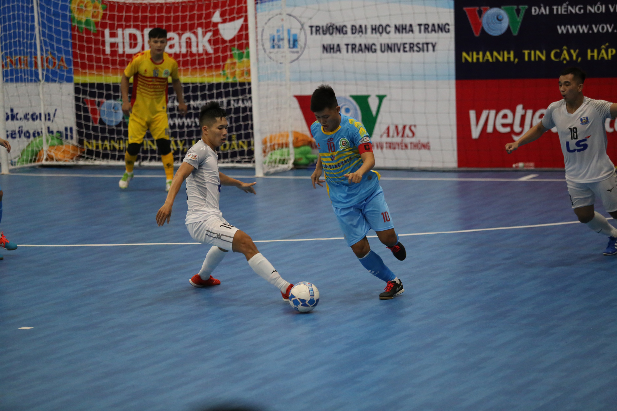Lượt 1 VCK Futsal HDBank VĐQG 2020: Th&aacute;i Sơn Nam bị cầm ch&acirc;n, Sahako bứt tốc kịch t&iacute;nh - Ảnh 1.