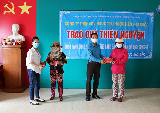 Kiên Giang: Hơn 35.000 lao động nghèo được tặng gạo