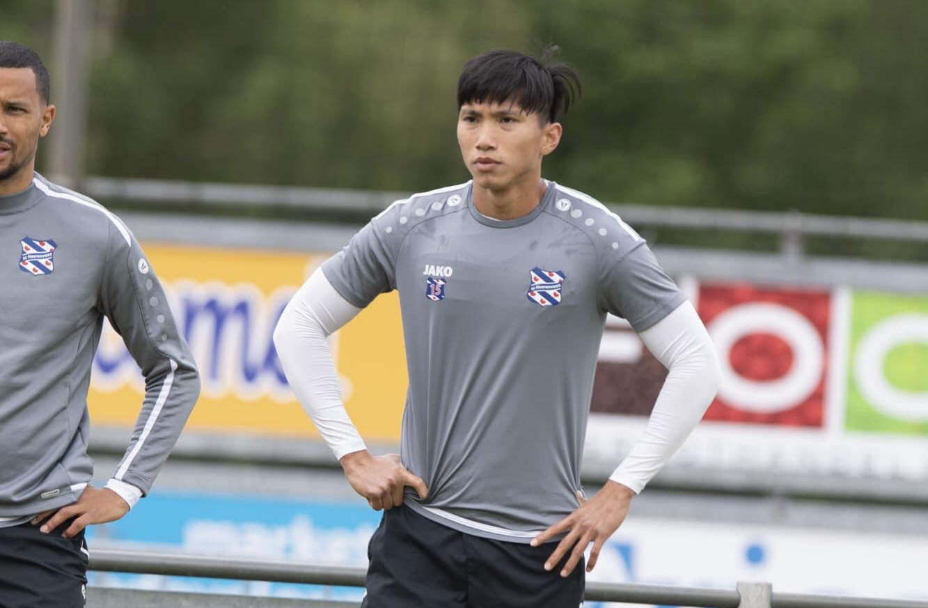 CLB Hà Nội sẵn sàng hỗ trợ trả lương để Đoàn Văn Hậu ở lại Heerenveen