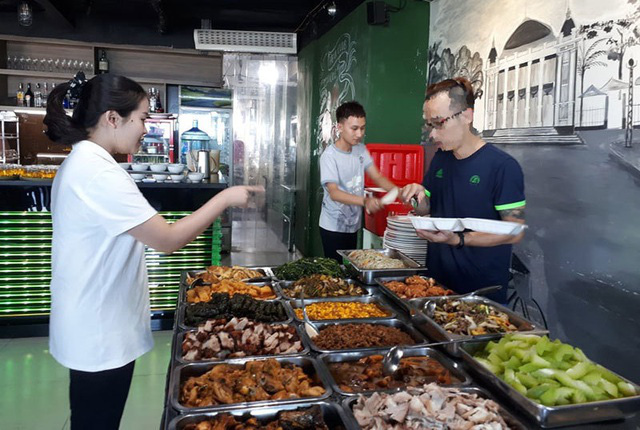Cơm bụi, b&uacute;n đậu đồng loạt tăng gi&aacute;, nghịch l&yacute; c&agrave;ng ế c&agrave;ng đắt - Ảnh 3.