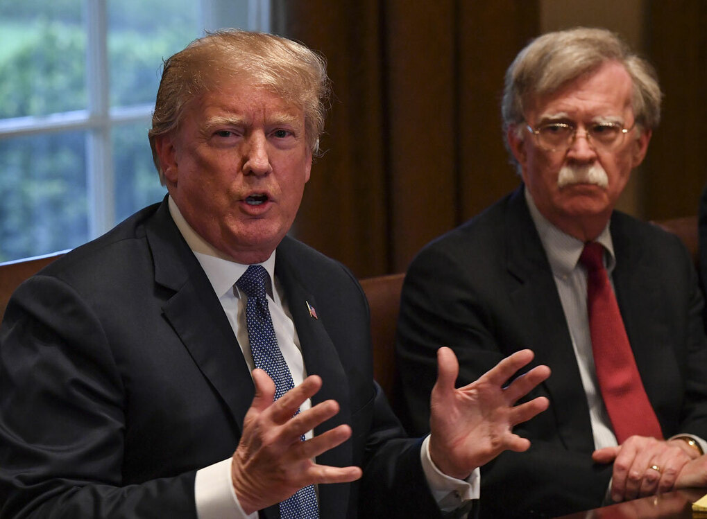 Cựu cố vấn "diều hâu" và quyển hồi ký làm Tổng thống Trump lo ngại