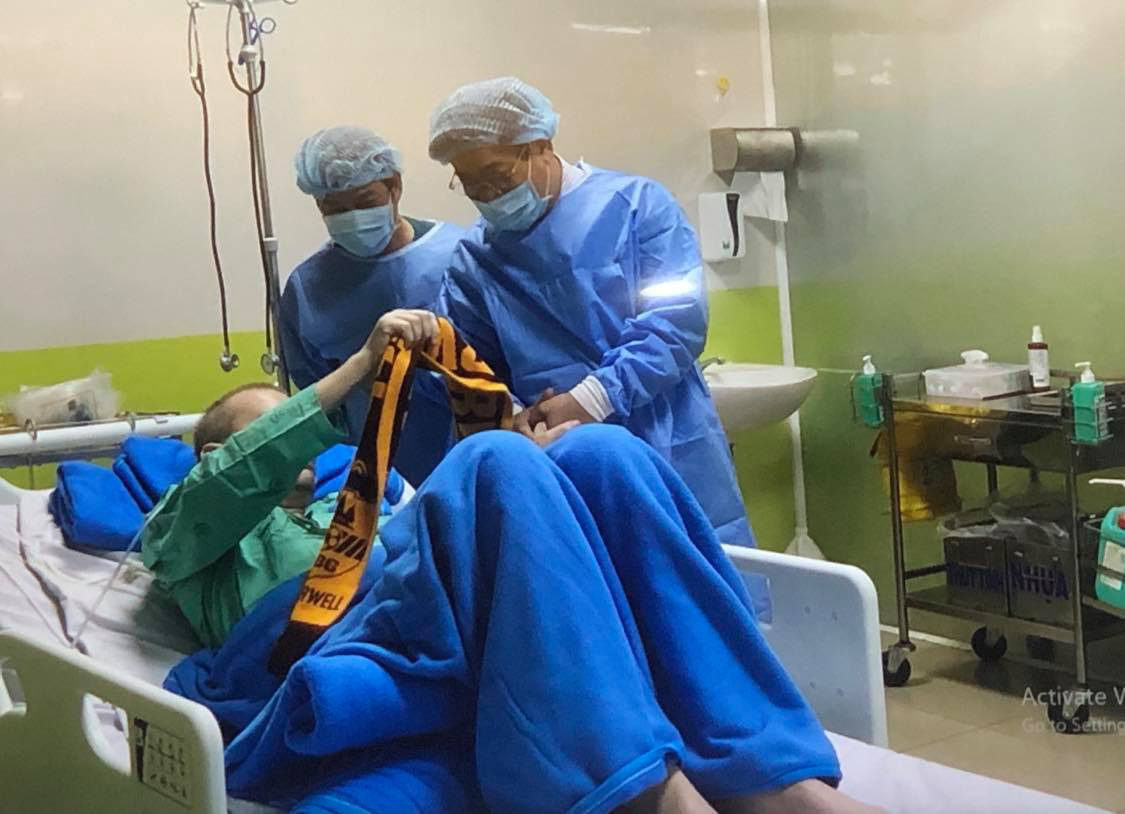 Phi công người Anh lần đầu chia sẻ thông tin gia đình sau phục hồi thần kỳ
